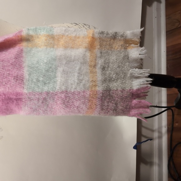 Steve Madden Throw Blanket Pink One Size Plaids - Picture 10 of 13